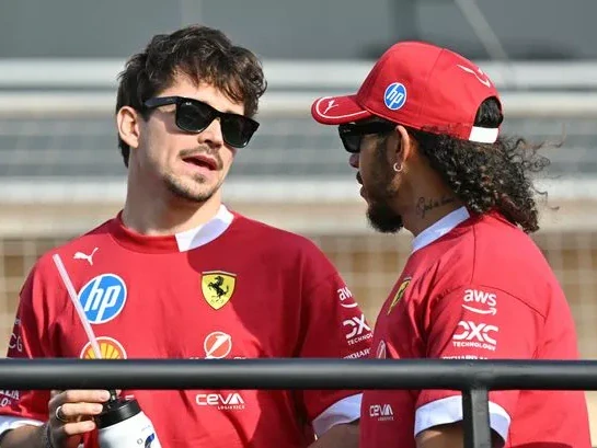 Ferrari originální teamové triko