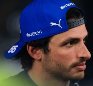 Kšiltovka Carlos Sainz