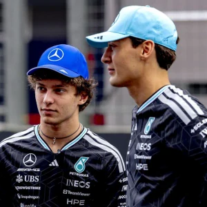 Mercedes AMG F1 teamové tričko