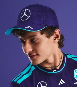 Kšiltovka Mercedes Singapure Limited