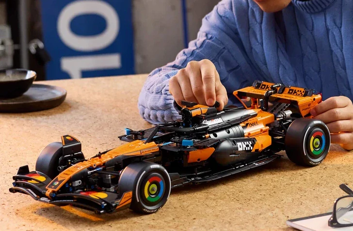 LEGO McLaren MCL39